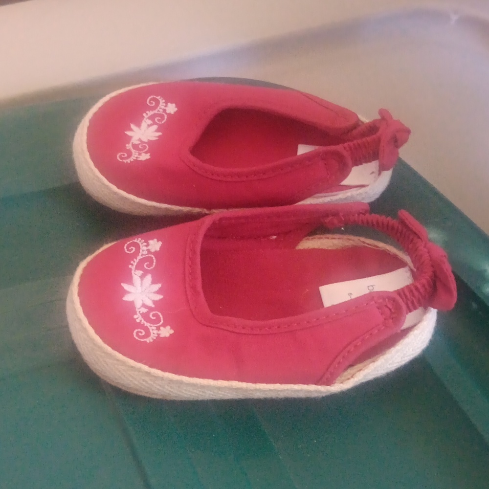 Baby Gap red fabric flats with embroidery
